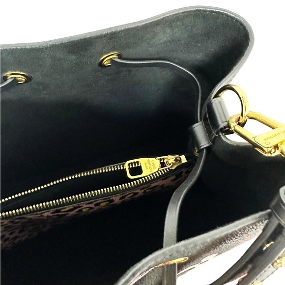Louis Vuitton Neo Noe MM Black Bucket Bag Wild at Heart Giant Monogram Pink - Picture 12 of 12